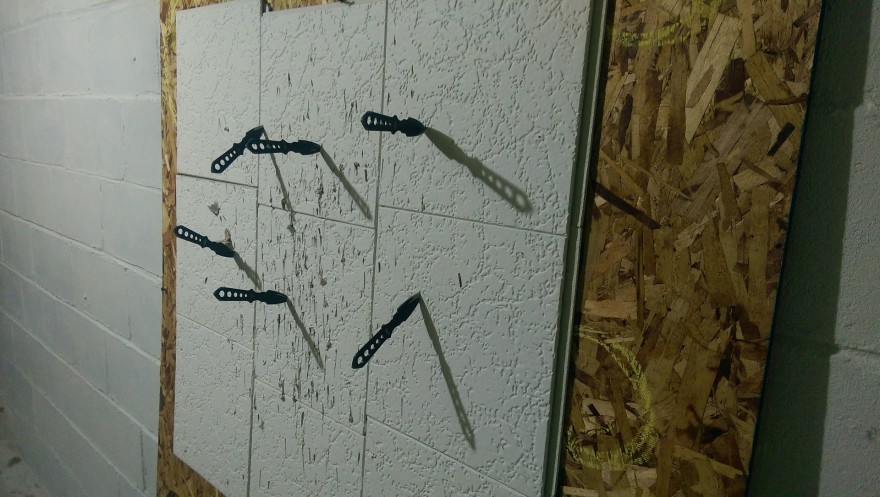 How to accurately throw a knife