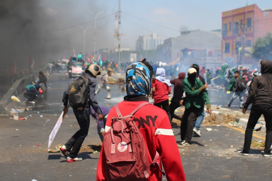 The right way to escape a riot in your car